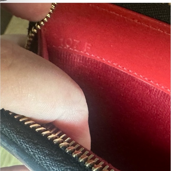 PRADA full size Zippy wallet black saffiano leather - Picture 8 of 10